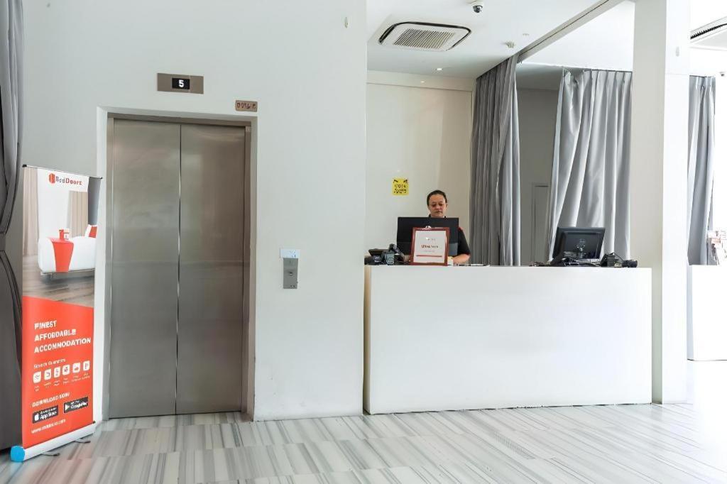 Reddoorz Hotel Plus @ Little India Singapore Bagian luar foto